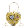 Groene hartvormige clutch met goud borduursel, lovertjes en een kroonvormig slot - Geel