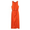 Oranje mouwloze satijnen midi-jurk met geplooide taille en een elegante zijsplit - XS / Oranjerood