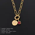 Collana in acciaio inossidabile oro 14K con lettera M e ciondolo cristallo rosso - Taglia M / Oro