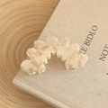 Grande pince à cheveux en acétate marbré crème avec un design ondulé élégant - 10cm / Blanc Cassé