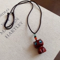 Collier artisanal avec pendentif chat en bois, yeux en perles bleues et cordon noir - Style Chat en Bois Café / Café