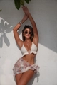 Set bikini 3 pezzi bianco crema con gonna in mesh floreale per vacanze al mare - S / Bianco Sporco