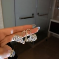 Pendientes de corazón dorados con circonitas brillantes y detalle de mariposa elegante - Estilo Corazón de Circonita Marquesa / Plateado