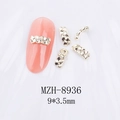 Makroansicht des goldenen Nailart-Charms mit 9x3.5mm geflochtener Seilstruktur - Goldener Geflochtener Stab Stil (8936)