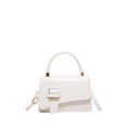 Bolso de mano minimalista en cuero sintético blanco con hebilla dorada y asa - Blanco