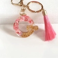Pink resin alphabet G keychain with gold foil flakes and matching leather tassel - Letter Q