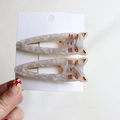 Set of two cat-shaped cream marble acetate hair clips on white display card - 2 Pcs/Set / Off-White