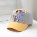 Dettaglio del cappellino per bambini grigio e giallo con elicottero 3D sulla fronte - Corona Grigio Chiaro Tesa Gialla / Grigio chiaro