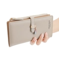 Portafoglio lungo in pelle beige da donna con ciondolo a foglia e chiusura a fibbia - Grigio