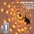 Warmweiße LED-Spinnennetz-Lichterkette mit Fernbedienung und schwarzer Spinne-Deko - 70 LEDs Batteriefach / Warmweiß