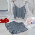 Dunkelgrauer Damen-Schlafanzug aus Seidensatin, Zweiteiler mit Top und Rüschen-Shorts - S / Rauchgrau