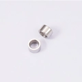 Detalle de cuentas de acero inoxidable pulido 6x10mm con agujero grande para joyería DIY - Color Acero