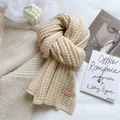 Klassischer Hahnentritt-Strickschal in Beige mit Lederetikett und Rippenstruktur - Beige [Grobstrick]
