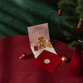 Biglietto di Natale 3D rosa con omino di pan di zenzero e busta rossa da regalo - Stile B-Musica di Natale (Omino di Pan di Zenzero)