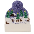 Detail der Weihnachtsstrickmütze mit blauem Schneemuster und weichem Bommel oben - L / 11 Blau Schneenacht (5028366842500)