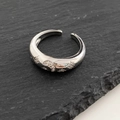 Verstellbarer Silberring mit minimalistischem Mond- und Sternmuster und Zirkonia - Mond und Stern Stil / Silber