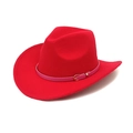 Dettaglio cappello cowboy in feltro rosso con cinturino in pelle rosa e fibbia d'oro - M (56-58cm) / Rosso