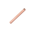 Primer plano del colgante de barra rectangular de oro rosa pulido con acabado liso - Oro rosa