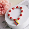 Exotisches Perlenarmband mit roten Glasperlen und Herz-Anhänger mit Venezuela-Flagge - Stil I-Flaggenschild