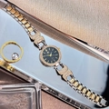 Vue détaillée d'une montre à quartz strass avec bracelet bicolore et bijoux en perles - Boîtier Bicolore Cadran Noir