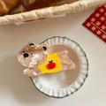 Pince à cheveux chiot en acétate perle beige avec bavoir jaune et détail pomme rouge - 1# Ours