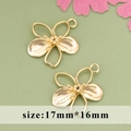 Ciondolo a fiore dorato da 17 mm per orecchini DIY con design a 4 petali traforati - Fiore cavo a quattro petali / Oro