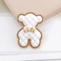 Ciondolo a forma di orsetto trapuntato bianco con bordo in metallo dorato per fai da te - Orso con Fiocco(D1778) / Bianco puro