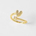 Verstelbare 18k vergulde ring met zirkonia hart en rond fonkelend kristal accent - Letter V