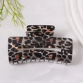 Pince à cheveux rectangulaire à motif léopard avec design évidé sur tissu blanc - Léopard Jaune Classique (D6-2-17)