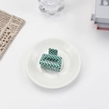 Pinza de pelo cuadrada con patrón de cuadros verde y blanco en acabado acrílico - Verde