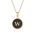 Dettaglio ravvicinato del ciondolo nero rotondo con lettera W dorata su catena d'oro - Oro Lettera-W