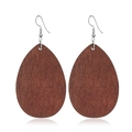 Boucles d'oreilles pendantes en bois marron foncé de forme goutte sur fond blanc pur - #5 Brun Foncé Veinure de Bois Goutte