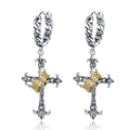 Pendientes de aro vintage de plata tailandesa con cruz y corona dorada tallada - Retro Color de Contraste (Plata Y Oro)