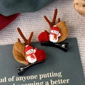 Detail von Weihnachts-Rentier-Haarspangen mit Schneemann und roten Plüschball-Dekoren - Roter Hut Schneemann Geweih (24222W)