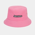 Dettaglio cappello alla pescatora rosa con ricamo Awesome bianco e tesa rinforzata - Rosa Pesca