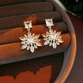 Orecchini a fiocco di neve placcati oro 14k con zirconi bianchi in scatola regalo - Oro