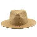Dettaglio del cappello di paglia kaki con borchie dorate e strass luccicanti - M (56-58cm) / Cachi