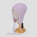 Detail der rosa Angora-Kaninchenfell-Wintermütze mit weicher Textur und Strick-Ohrenklappen - M / Dunkelrosa