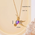 Collana colibrì dorata con gemma viola a goccia e dettagli in cristallo bianco - Stile Colibrì Viola (2825)