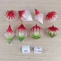 Set di 8 ornamenti natalizi glitterati con finiture testurizzate a strisce rosse e bianche - Set 05