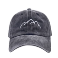 Detalle del bordado de montaña blanca en una gorra de algodón gris oscuro lavada - Ajustable / Negro