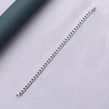 Dettaglio del bracciale a catena cubana in argento lucido con stile hip hop classico - Argento