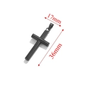 Kreuzanhänger in schwarzem Finish mit Maßen 17mm x 36mm auf weißem Hintergrund - Schwarz