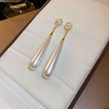 Detalle de elegantes pendientes de perlas en forma de gota con detalles dorados - 4# Pendientes de Botón Perla Gota de Agua Pin de Plata