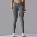 Dettaglio della vita alta incrociata e del tessuto senza cuciture dei leggings verdi - Taglia S / Pantaloni e gonne / Grigio scuro