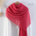 Sciarpa rossa plissettata in cotone e lino per donna con bordi sfrangiati e stile lungo - Rosso (124)