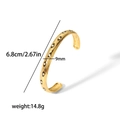 Dettaglio del bracciale rigido Evil Eye placcato oro 18K con misure esatte e dati sul peso - Stile Occhio del Male a Rilievo Oro (TB7017)