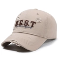 Cappellino da baseball beige usurato con ricamo B.E.S.T visto da un'angolazione di 45 gradi - Regolabile / Beige Scuro
