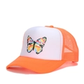 Detail des atmungsaktiven orangefarbenen Netzes und Schmetterlingsdrucks dieser Kappe - Verstellbar / Orangerot