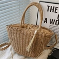Borsa tote in paglia beige fatta a mano con perle e dettagli di nappe pendenti - Cachi